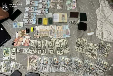 На Львівщині викрили групу, яка за хабарі фальсифікувала звільнення зі служби