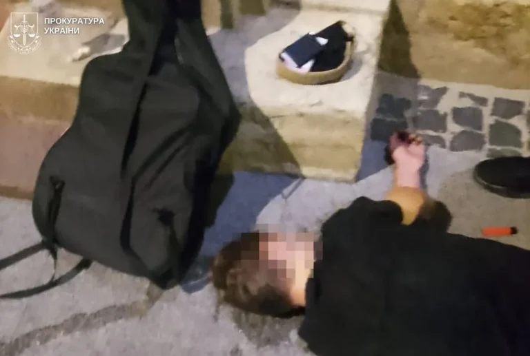 У центрі Львова підозрюють 23-річного чоловіка у тяжкому побитті підлітка