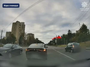 У Львові водій Kia проігнорував червоне світло під час хвилини мовчання