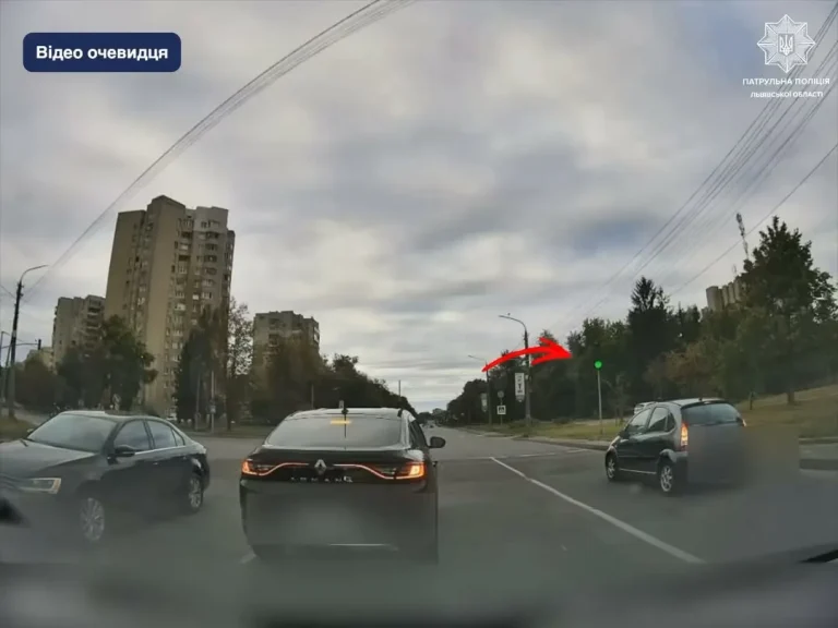 У Львові водій Kia проігнорував червоне світло під час хвилини мовчання