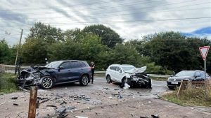 Автопригода на Львівщині: Jetour і BMW зіткнулися, двоє людей госпіталізовано