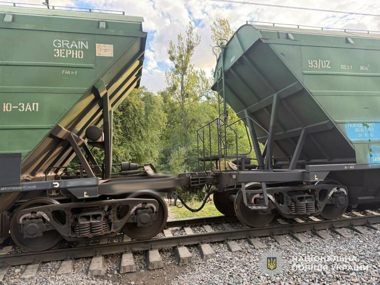 На Сихові 21-річний чоловік постраждав внаслідок наїзду вантажного поїзда