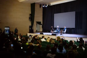 Борис Джонсон представив у Львові переклад своїх мемуарів «Кайданів нема»