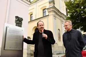 У Львові відкрили пам’ятну таблицю на честь Лемкіна й Лаутерпахта