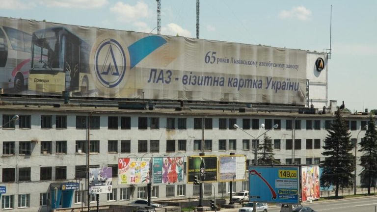 У Львові дотепно підкололи Степана Куйбіду