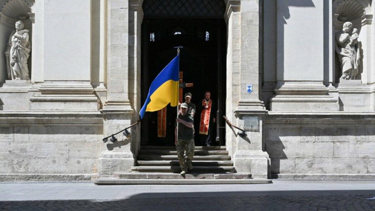 Львів завтра віддасть останню шану воїнам Михайлу Кадикалу та Ігорю Світиму