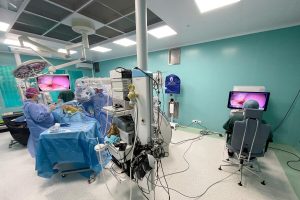 У Львові високотехнологічний робот-хірург врятував нирку 8-річному хлопчику