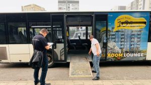 70 штрафів у Львові: перевізників покарали за зупинку автобусів далеко від бордюру