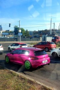 У Львові зафіксували яскраві автомобілі незвичайних кольорів