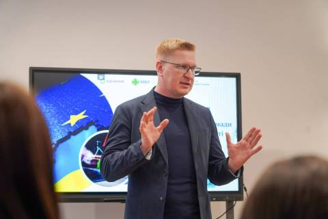 Глава департаменту економічної політики ЛОВА у вересні отримав відпускні понад 40 тисяч