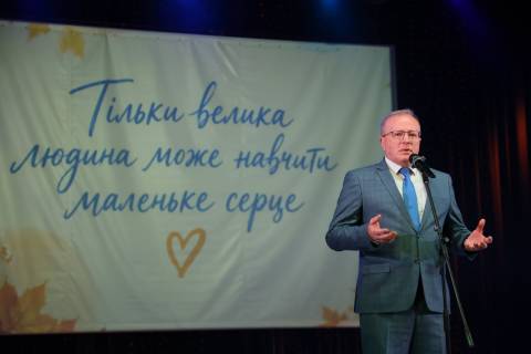 Керівник освіти Львівщини у вересні заробив близько 80 тисяч гривень