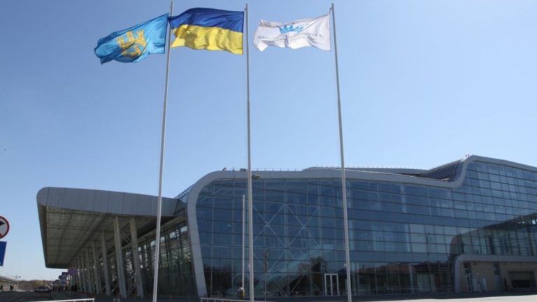 Львівський аеропорт слід оперативно підготувати до старту вантажних рейсів, – заявив авіаційний фахівець