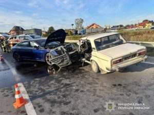 На Львівщині внаслідок ДТП загинув водій ВАЗ, двоє постраждалих госпіталізовані