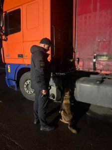 На пункті пропуску «Шегині» виявили незадекларовану партію тютюнових виробів