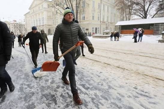 Садовий особисто візьметься за прибирання снігу у Львові