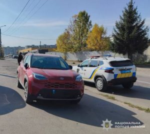 У Дрогобичі жінка-водій Toyota Yaris здійснила наїзд на пішохода