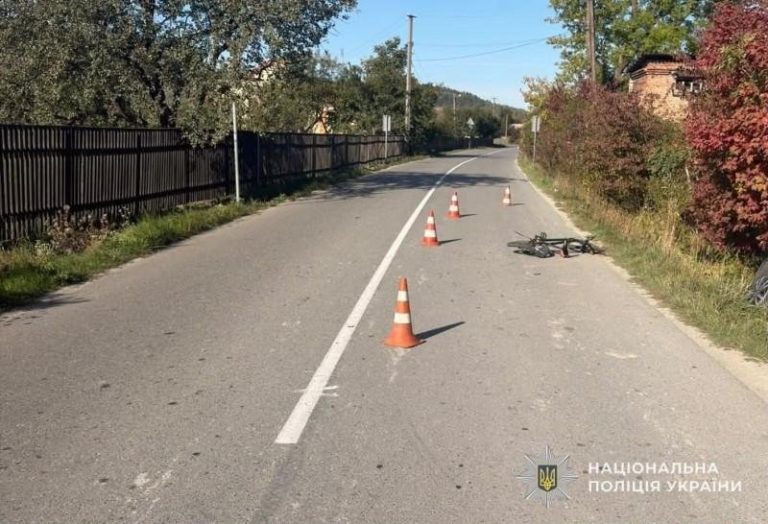 У Львівській області поліція потрапила у ДТП з велосипедом, травмувавши 11-річного хлопчика