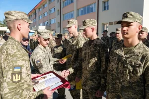 У Львівському ліцеї Героїв Крут 209 першокурсників вперше урочисто прийняли присягу ліцеїста