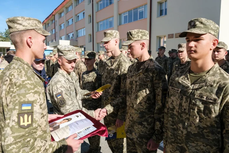 У Львівському ліцеї Героїв Крут 209 першокурсників вперше урочисто прийняли присягу ліцеїста