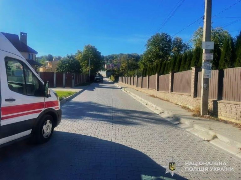 У Львівському районі водій Chrysler наїхав на пішохода і втік з місця аварії