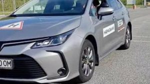 У Львові інструктора з водіння оштрафували патрульні за їзду без ременя безпеки
