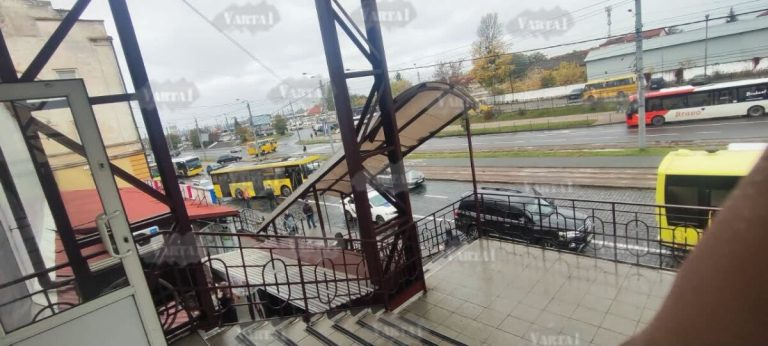 У Львові трапилася ДТП за участю тролейбуса та легковика