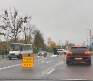 У Львові водій скоїв наїзд на пішохода зі смертельними наслідками і зник з місця аварії