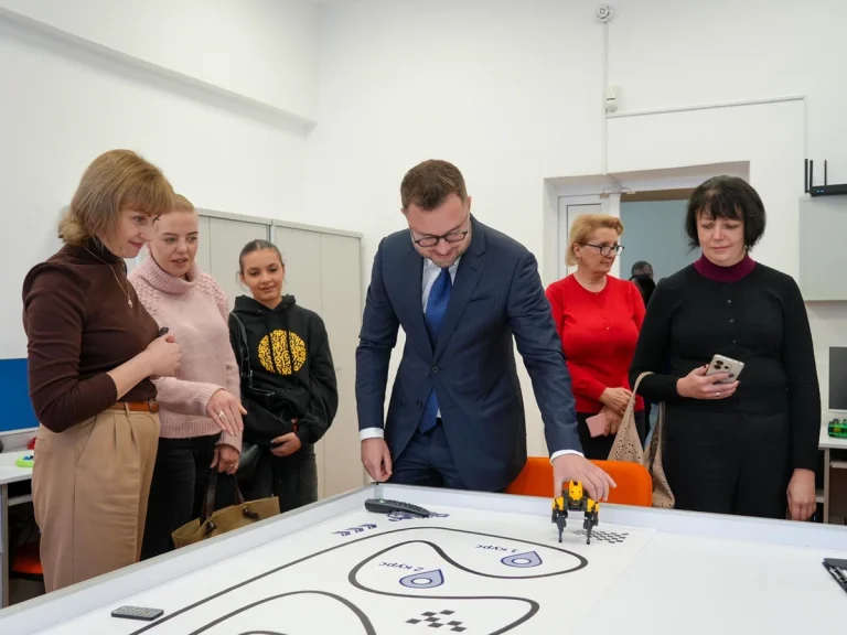 У Львові запрацювала інноваційна лабораторія робототехніки при обласній МАН