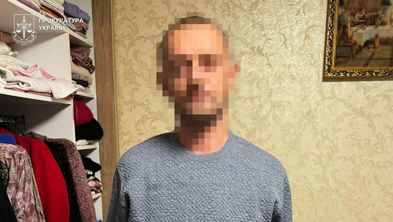 У Львові засудили 40-річного чоловіка за напад на алкомаркет із іграшковою зброєю