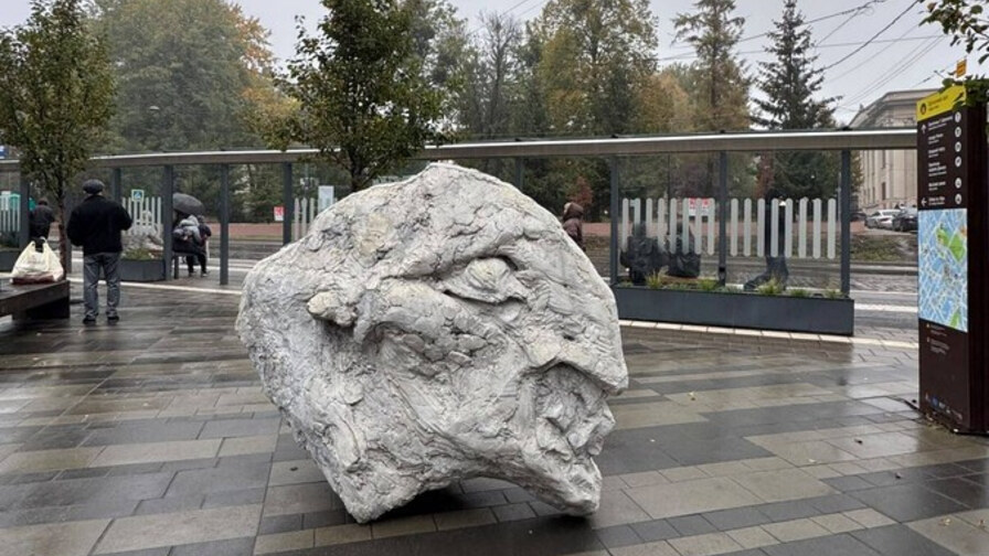 У Львові з’явилась нова незвичайна скульптура
