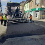 В Судовій Вишні триває ремонт, дорожники укладають асфальтобетонне покриття