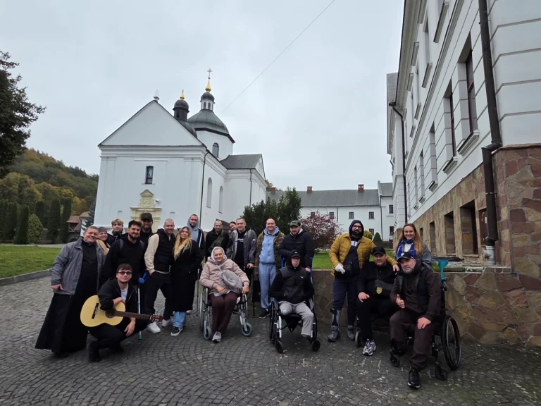 Ветерани з родинами здійснили поїздку до Крехівського монастиря