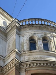 Власники готелю Жорж отримали судове приписання відновити пам’ятку архітектури